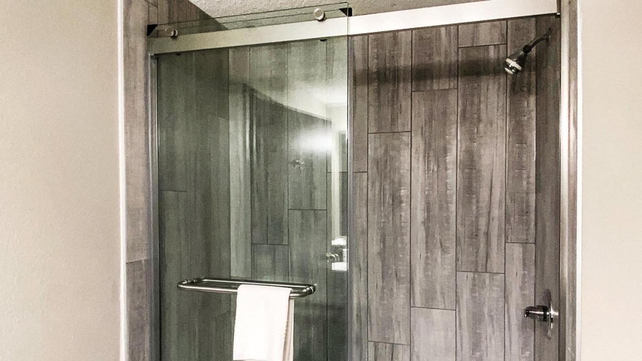 Quality Inn Roseville-Detroit North エクステリア 写真