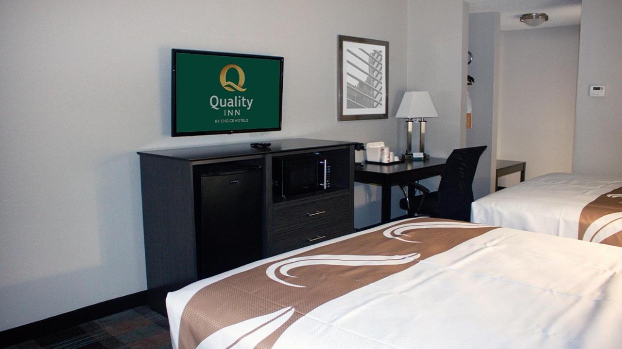 Quality Inn Roseville-Detroit North エクステリア 写真