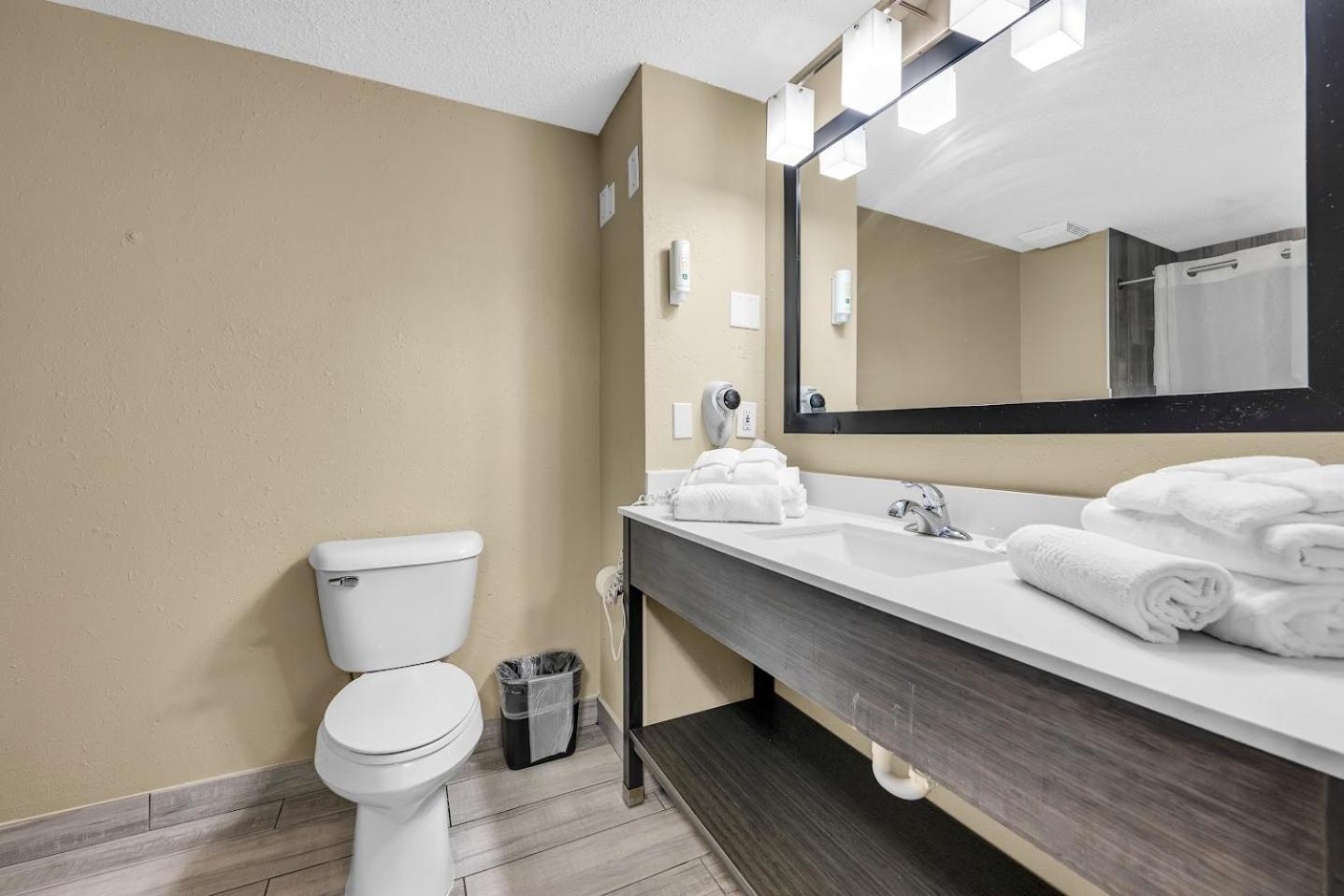 Quality Inn Roseville-Detroit North エクステリア 写真